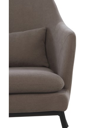 poltrona estofada cor taupe com almofada pés metálicos pretos
