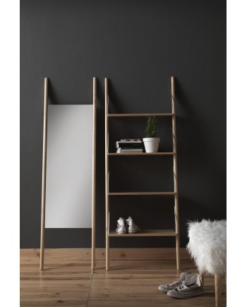 etagere sur mur en bois naturel