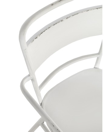 sillón estructura de metal en blanco