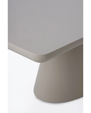 Table, Claire