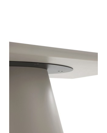 Table, Claire