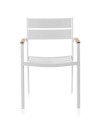 fauteuil en aluminium blanc avec du bois de teck sur l'accoudoir