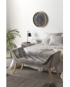banqueta tapizada terciopelo gris con patas madera natural