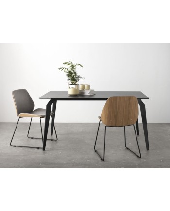 mesa cerámica gris con patas de metal 150x90